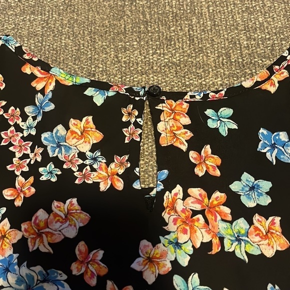 Candie’s size small floral tank. Black with vibrant flowers Very gently used. - Picture 6 of 10